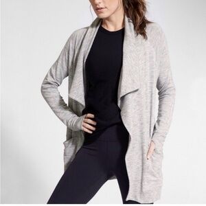 ATHLETA Studio Wrap Magnetic Cardigan Light
Heather Silver Gray size Medium
